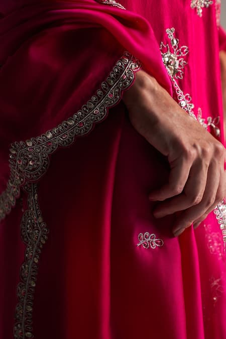 Osaa By Adarsh_Pink Silk Sequins, Zari Split V-neck Zardozi Floral Vine Embroidered Kurta Set _Online_at_Aza_Fashions