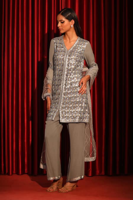 Swati Wadhwani Couture_Gray Net, Georgette Embroidery V-neck Geometric Hand Kurta Set _at_Aza_Fashions
