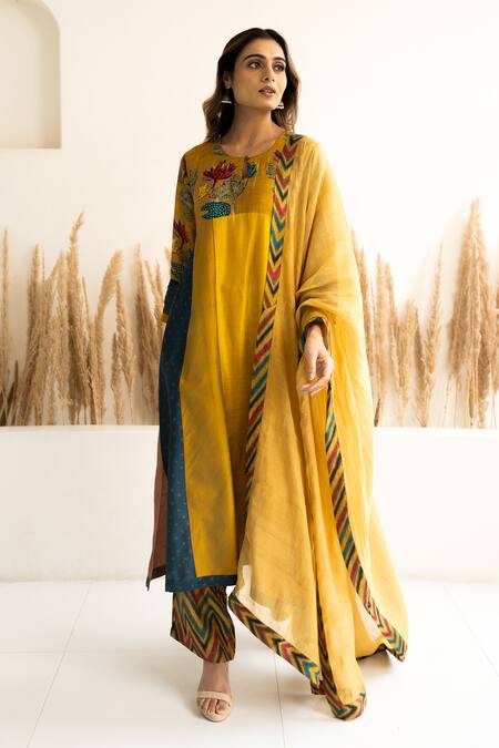 Buy_Meghna Panchmatia_Yellow Dupatta Chanderi, Kurta , Pant Chevron, Pattern Yoke Set _Online_at_Aza_Fashions