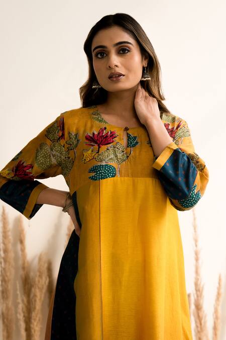 Shop_Meghna Panchmatia_Yellow Dupatta Chanderi, Kurta , Pant Chevron, Pattern Yoke Set _Online_at_Aza_Fashions