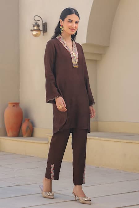 Buy_Label Niti Bothra_Brown Silk, Chanderi Zari, Embroidery V-neck Zardozi And Resham Kurta Set _Online_at_Aza_Fashions