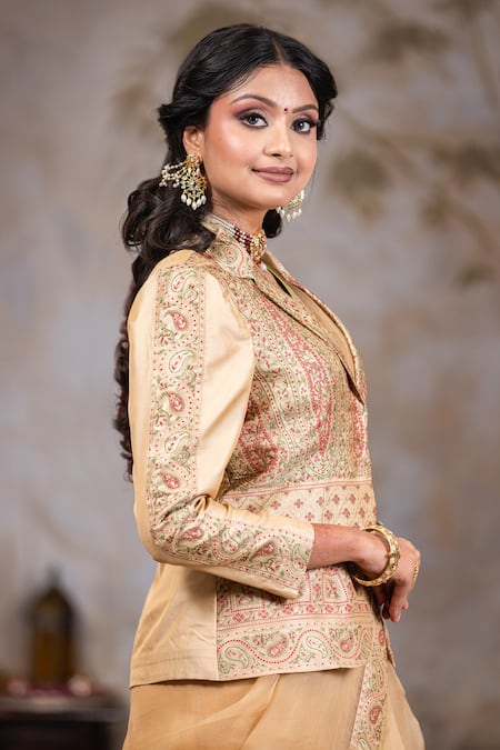 Nidhi Kejriwal Beige Organza, Brocade Embroidery Square Neck, Collared Paisley Border Saree Set at Aza Fashions Nidhi Kejriwal_Beige Organza, Brocade Embroidery Square Neck, Collared Paisley Border Saree Set _at_Aza_Fashions