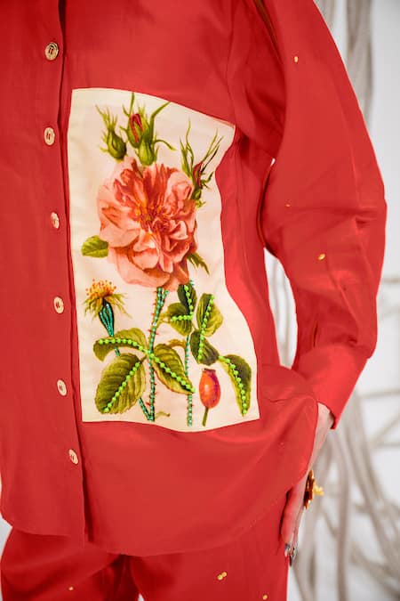 Buy_The Dramebaaz CO_Red Chanderi Roselle Round Neck Print Patch Shirt With Bell Bottom Trouser 