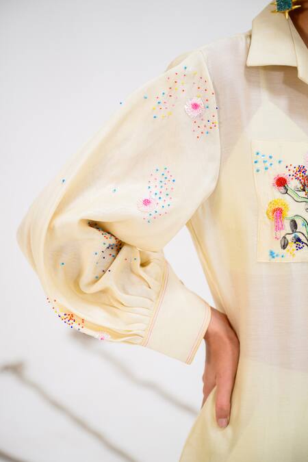 The Dramebaaz CO Off White Chanderi Gardenia Bloom Collar Patch Embroidered Shirt With Trouser Online at Aza Fashions The Dramebaaz CO_Off White Chanderi Gardenia Bloom Collar Patch Embroidered Shirt With Trouser _Online_at_Aza_Fashions