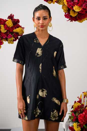 The Dramebaaz CO Black Chanderi Floral V Neck Vintage Drift Print Dress at Aza Fashions The Dramebaaz CO_Black Chanderi Floral V Neck Vintage Drift Print Dress _at_Aza_Fashions