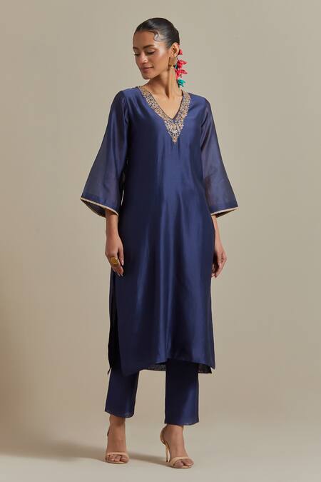 Shop Vinusto Blue Handloom Cotton, Chanderi Zari, Embroidery V-neck Floral Kurta And Pant Set Online at Aza Fashions Shop_Vinusto_Blue Handloom Cotton, Chanderi Zari, Embroidery V-neck Floral Kurta And Pant Set _Online_at_Aza_Fashions