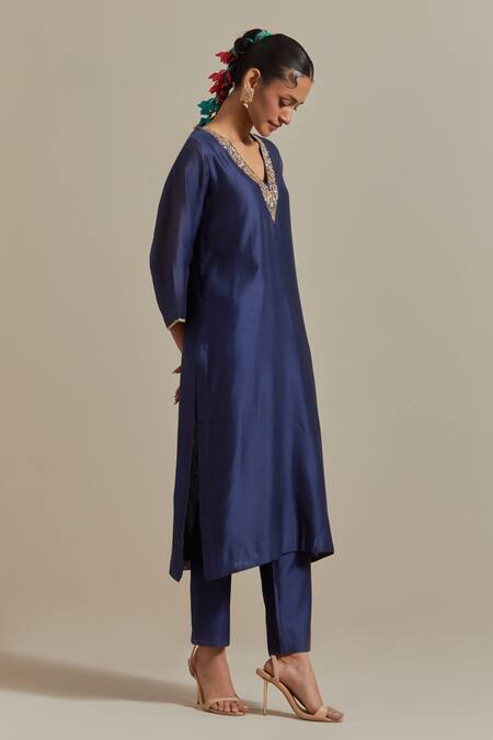 Buy Vinusto Blue Handloom Cotton, Chanderi Zari, Embroidery V-neck Floral Kurta And Pant Set Buy_Vinusto_Blue Handloom Cotton, Chanderi Zari, Embroidery V-neck Floral Kurta And Pant Set