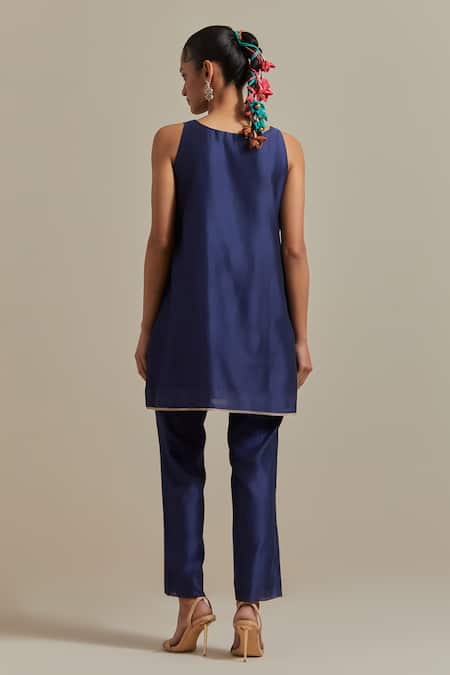 Shop Vinusto Blue Chanderi Sequins, Lace Split Embroidered Handwoven Short Kurta With Pant at Aza Fashions Shop_Vinusto_Blue Chanderi Sequins, Lace Split Embroidered Handwoven Short Kurta With Pant _at_Aza_Fashions