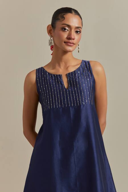 Buy Vinusto Blue Chanderi Sequins, Lace Split Embroidered Handwoven Short Kurta With Pant Online at Aza Fashions Buy_Vinusto_Blue Chanderi Sequins, Lace Split Embroidered Handwoven Short Kurta With Pant _Online_at_Aza_Fashions