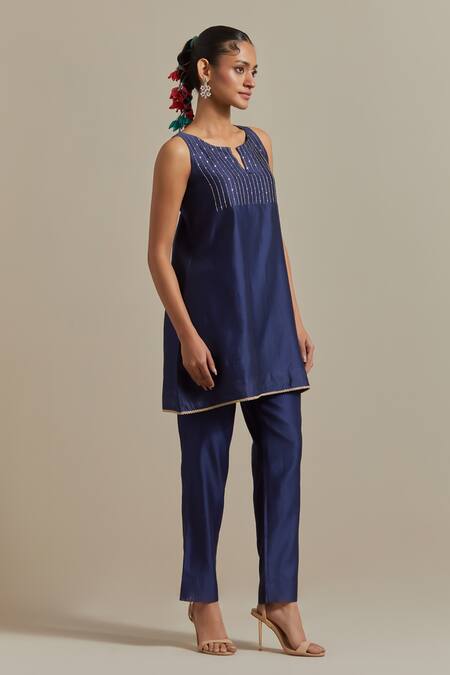 Shop Vinusto Blue Chanderi Sequins, Lace Split Embroidered Handwoven Short Kurta With Pant Online at Aza Fashions Shop_Vinusto_Blue Chanderi Sequins, Lace Split Embroidered Handwoven Short Kurta With Pant _Online_at_Aza_Fashions
