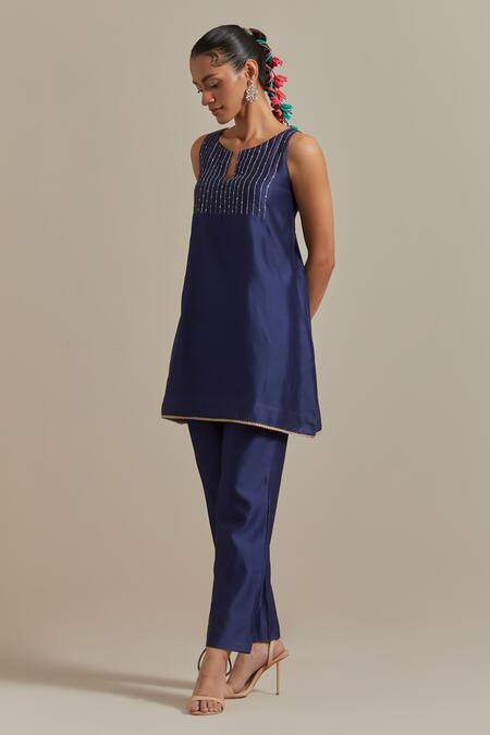 Vinusto Blue Chanderi Sequins, Lace Split Embroidered Handwoven Short Kurta With Pant at Aza Fashions Vinusto_Blue Chanderi Sequins, Lace Split Embroidered Handwoven Short Kurta With Pant _at_Aza_Fashions