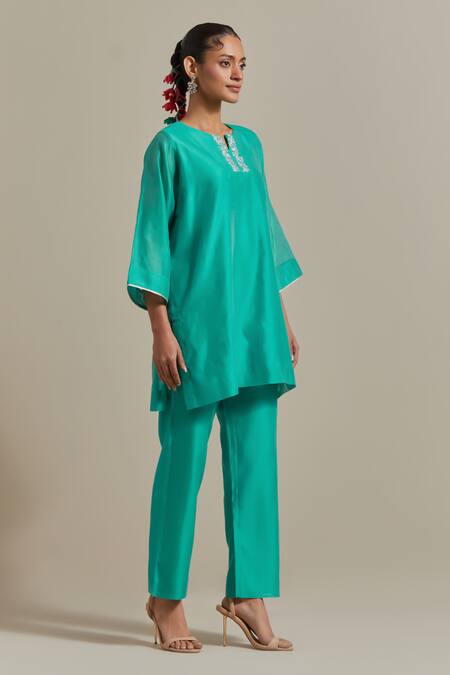 Vinusto_Blue Chanderi Embroidery, Lace Split V-neck Handwoven Short Kurta With Pant _Online_at_Aza_Fashions