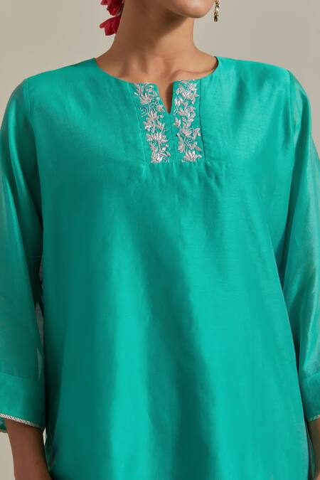 Buy_Vinusto_Blue Chanderi Embroidery, Lace Split V-neck Handwoven Short Kurta With Pant _Online_at_Aza_Fashions