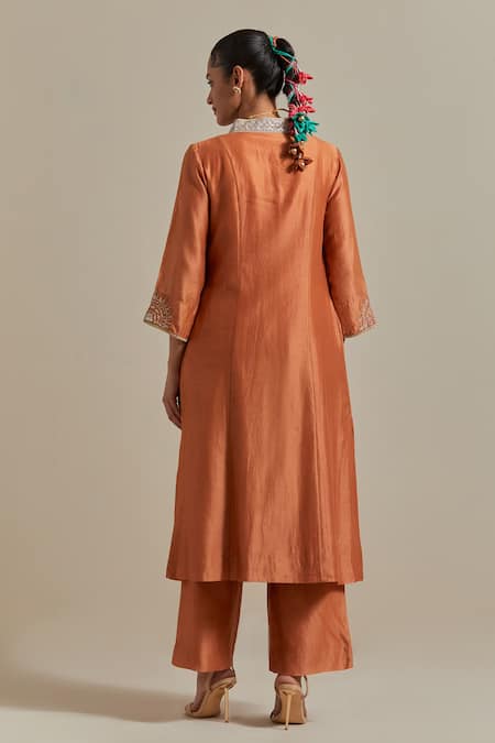 Vinusto Floral Zari Embroidered Straight Kurta & Pant Set 