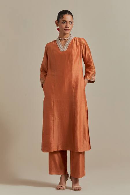 Vinusto_Brown Handloom Cotton, Chanderi Zari, Lace, Floral Straight Kurta And Pant Set _Online_at_Aza_Fashions
