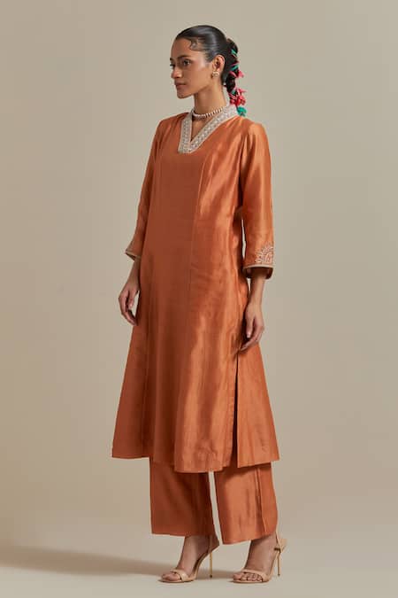 Vinusto_Brown Handloom Cotton, Chanderi Zari, Lace, Floral Straight Kurta And Pant Set _at_Aza_Fashions