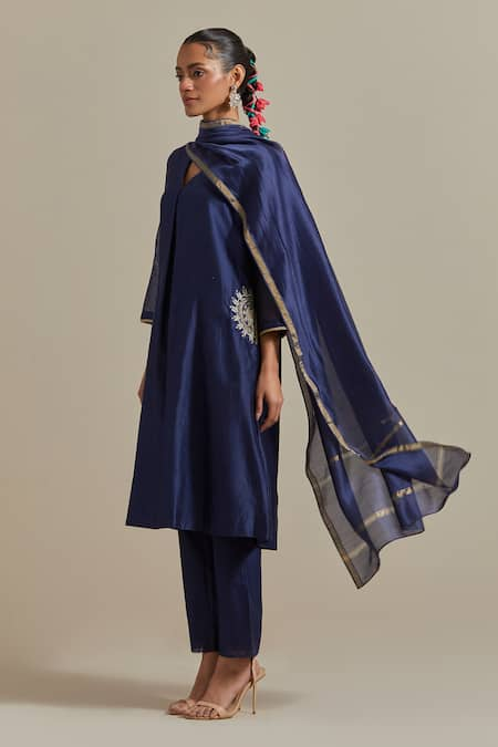 Vinusto Blue Handwoven Chanderi Embroidery Zardosi Pleated A-line Kurta And Pant Set 