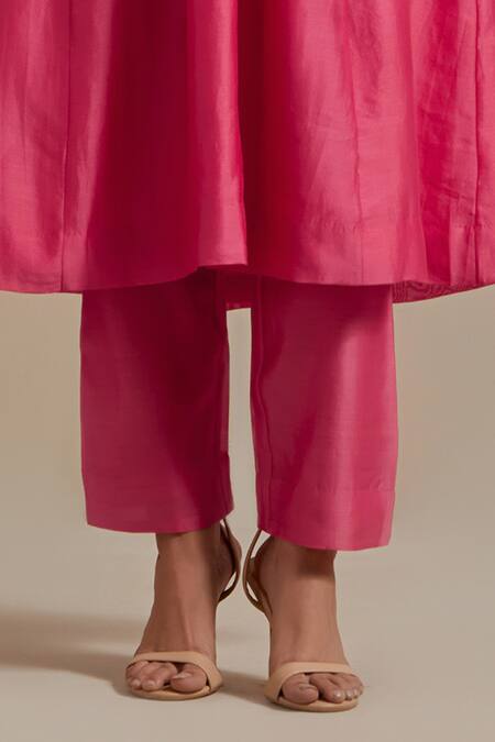 Buy Vinusto Pink Chanderi Embroidery, Zari V-neck Zardosi Gather Yoke Kurta And Pant Set Buy_Vinusto_Pink Chanderi Embroidery, Zari V-neck Zardosi Gather Yoke Kurta And Pant Set