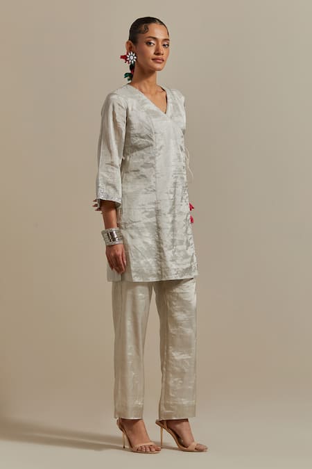 Shop Vinusto Silver Silk Pearls, Zari V-neck Embroidered Angarkha With Pant Online at Aza Fashions Shop_Vinusto_Silver Silk Pearls, Zari V-neck Embroidered Angarkha With Pant _Online_at_Aza_Fashions