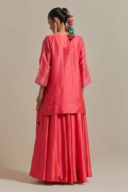 Shop Vinusto Pink Handloom Cotton, Chanderi Zari Embroidered Handwoven Short Kurta With Skirt at Aza Fashions Shop_Vinusto_Pink Handloom Cotton, Chanderi Zari Embroidered Handwoven Short Kurta With Skirt _at_Aza_Fashions