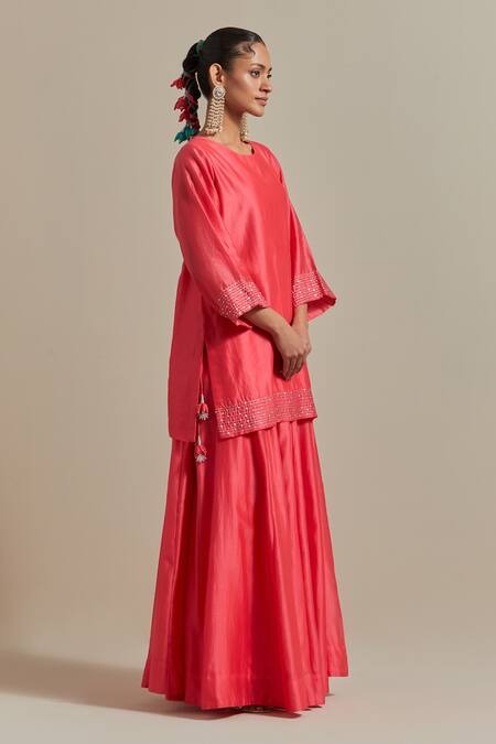 Vinusto Pink Handloom Cotton, Chanderi Zari Embroidered Handwoven Short Kurta With Skirt at Aza Fashions Vinusto_Pink Handloom Cotton, Chanderi Zari Embroidered Handwoven Short Kurta With Skirt _at_Aza_Fashions