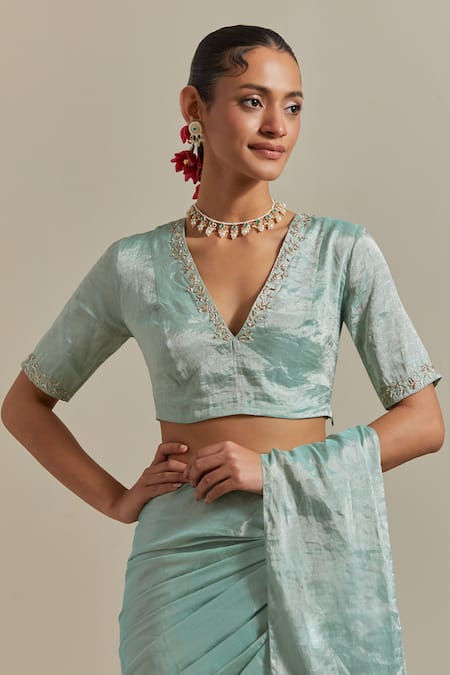 Shop Vinusto Blue Silk Embroidery V-neck Handwoven Saree With Blouse Online at Aza Fashions Shop_Vinusto_Blue Silk Embroidery V-neck Handwoven Saree With Blouse _Online_at_Aza_Fashions