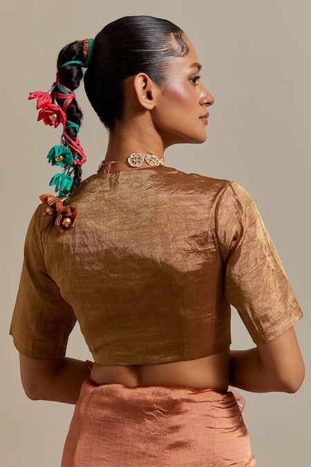 Buy_Vinusto_Brown Silk Embroidery V-neck Handwoven Placement Saree With Blouse 