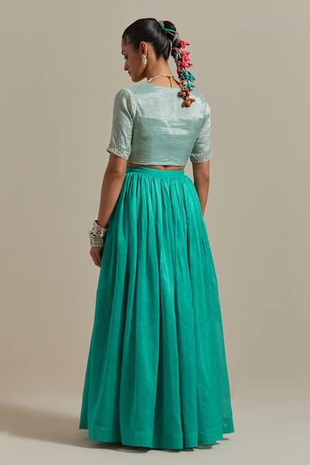 Vinusto Handwoven Gathered Lehenga With Zardozi Embroidered Blouse 