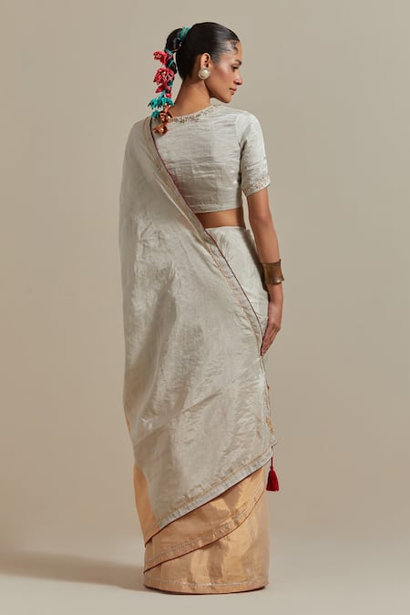 Vinusto Color Blocked Embroidered Saree With Blouse 