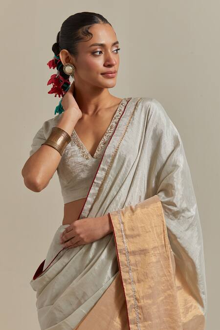 Buy_Vinusto_Silver Silk Lace, Embroidery V-neck Color Blocked Saree With Blouse _Online_at_Aza_Fashions