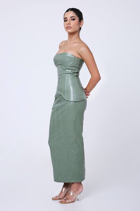 Buy Antithesis India Grey Faux Leather, Lining Viscose Blend Plain Strapless Wave Hem Corset Top Online at Aza Fashions Buy_Antithesis India_Grey Faux Leather, Lining Viscose Blend Plain Strapless Wave Hem Corset Top _Online_at_Aza_Fashions