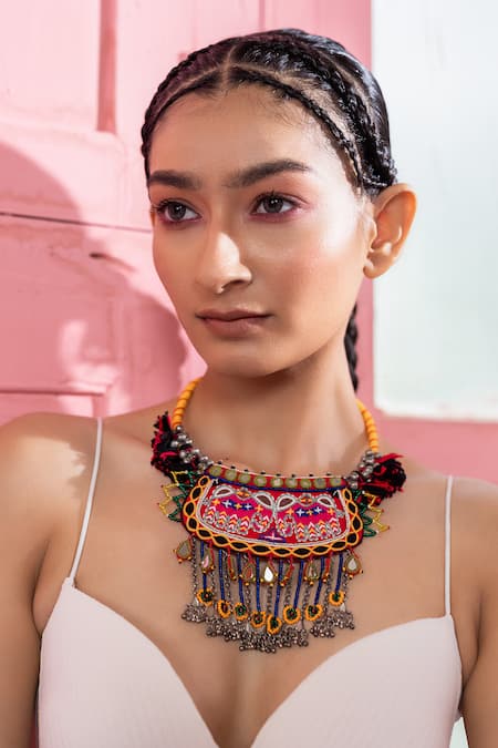 Krutiarts Multi Color Thread Embellished Choker 