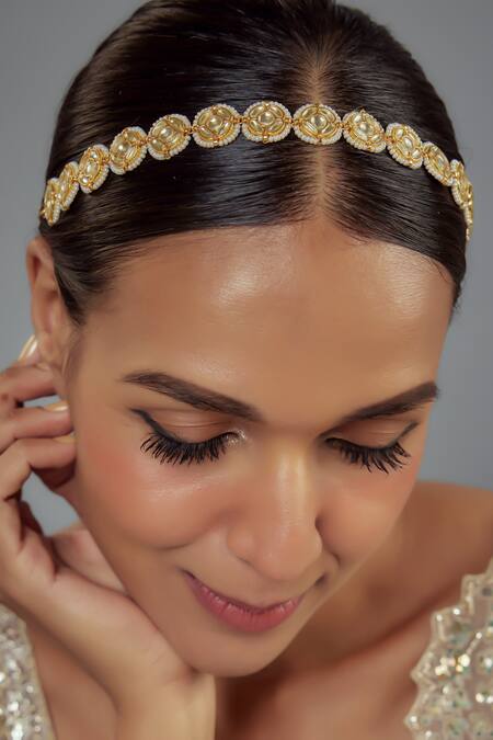 Buy_Vivinia By Vidhi Mehra_Gold Plated Pearl, Polki, Kundan Saadgi Studded Mathapatti _Online_at_Aza_Fashions