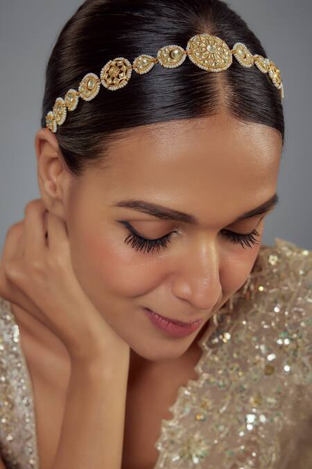 Buy_Vivinia By Vidhi Mehra_Gold Plated Pearl, Polki, Kundan Saadgi Embellished Mathapatti _Online_at_Aza_Fashions