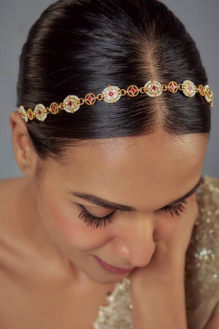 Buy_Vivinia By Vidhi Mehra_Gold Plated Pearl, Polki, Kundan, Gemstone Saadgi Embellished Mathapatti _Online_at_Aza_Fashions