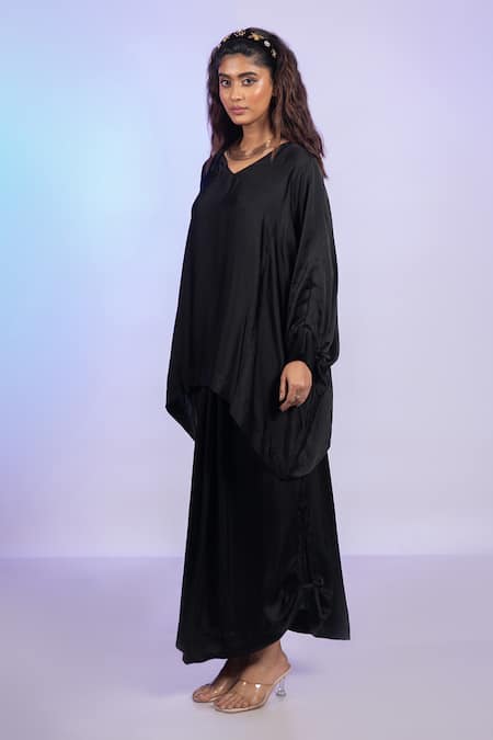 Buy_Vishwa By Pinki Sinha_Black Satin V-neck Kaftan Top And Lungi Skirt Set _Online_at_Aza_Fashions