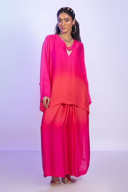 Vishwa By Pinki Sinha_Red Satin V-neck Ombre Kaftan Top And Lungi Skirt Set _at_Aza_Fashions