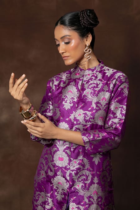 Vishwa By Pinki Sinha_Purple Silk Embroidery Mandarin Collar Banarasi Woven Kurta Set _Online_at_Aza_Fashions