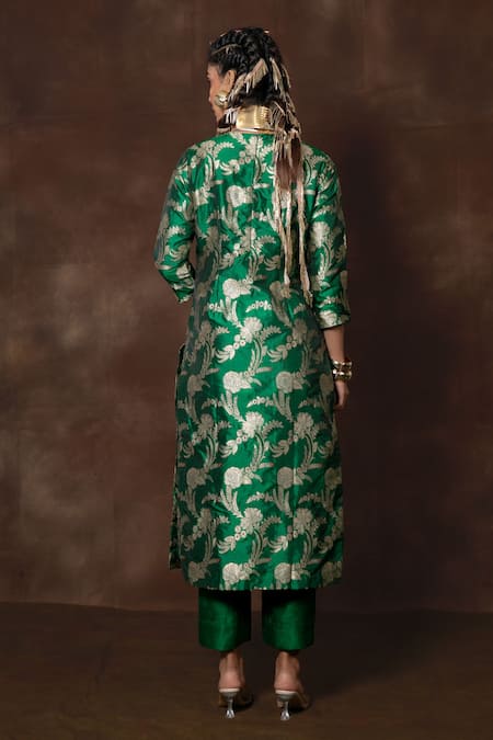 Vishwa By Pinki Sinha Green Banarasi Silk Floral Woven Kurta Set 