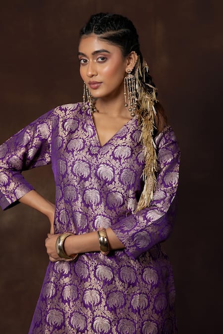 Shop_Vishwa By Pinki Sinha_Purple Silk V-neck Floral Blossom Woven Kurta With Pant _Online_at_Aza_Fashions