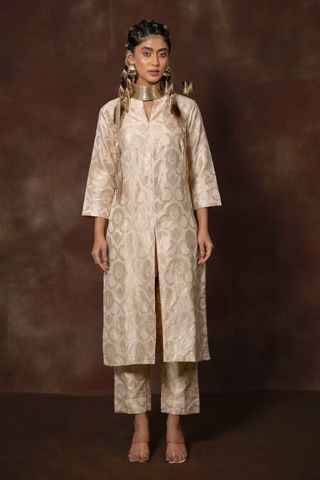 Buy Vishwa By Pinki Sinha White Silk Embroidery Collared Woven Floral Wreath Kurta Set Online at Aza Fashions Buy_Vishwa By Pinki Sinha_White Silk Embroidery Collared Woven Floral Wreath Kurta Set _Online_at_Aza_Fashions