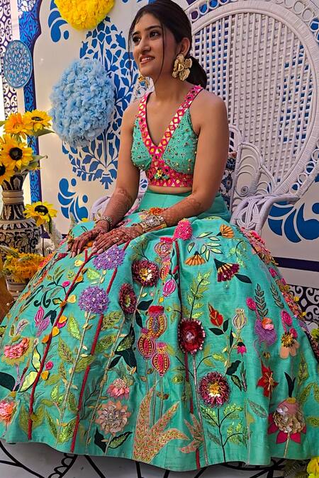 Buy Xoxo Apurva Green Silk, Organza Beads, Sequins, Applique V-neck Floral Vine Lehenga Set Online at Aza Fashions Buy_Xoxo Apurva_Green Silk, Organza Beads, Sequins, Applique V-neck Floral Vine Lehenga Set _Online_at_Aza_Fashions