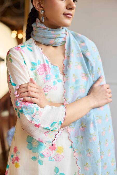 Juanita By Shubhda Ivory Chanderi Scoop Neck Florence Print Kurta Pant Set Online at Aza Fashions Juanita By Shubhda_Ivory Chanderi Scoop Neck Florence Print Kurta Pant Set _Online_at_Aza_Fashions