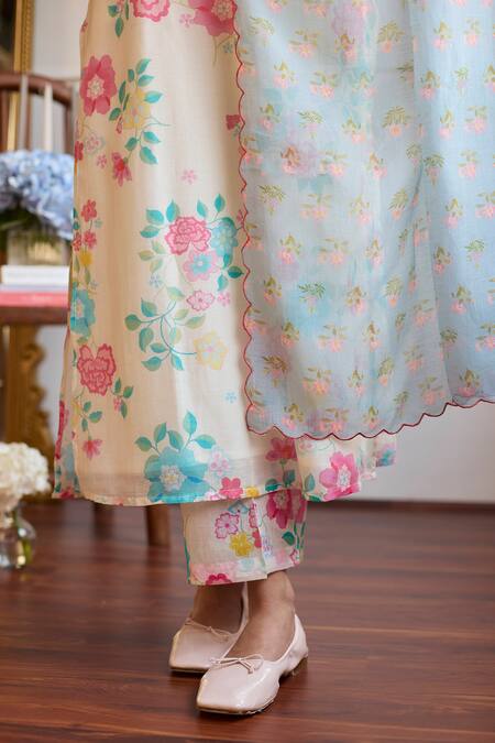 Buy Juanita By Shubhda Ivory Chanderi Scoop Neck Florence Print Kurta Pant Set Online at Aza Fashions Buy_Juanita By Shubhda_Ivory Chanderi Scoop Neck Florence Print Kurta Pant Set _Online_at_Aza_Fashions