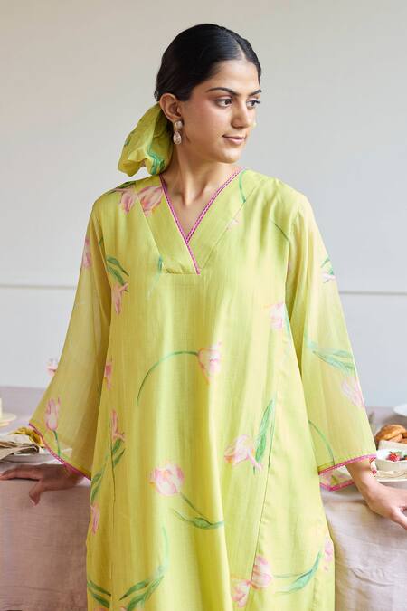 Juanita By Shubhda Yellow Chanderi V-neck Tulip Print Kurta Set Online at Aza Fashions Juanita By Shubhda_Yellow Chanderi V-neck Tulip Print Kurta Set _Online_at_Aza_Fashions
