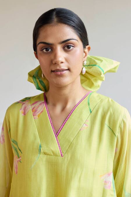 Buy Juanita By Shubhda Yellow Chanderi V-neck Tulip Print Kurta Set Online at Aza Fashions Buy_Juanita By Shubhda_Yellow Chanderi V-neck Tulip Print Kurta Set _Online_at_Aza_Fashions