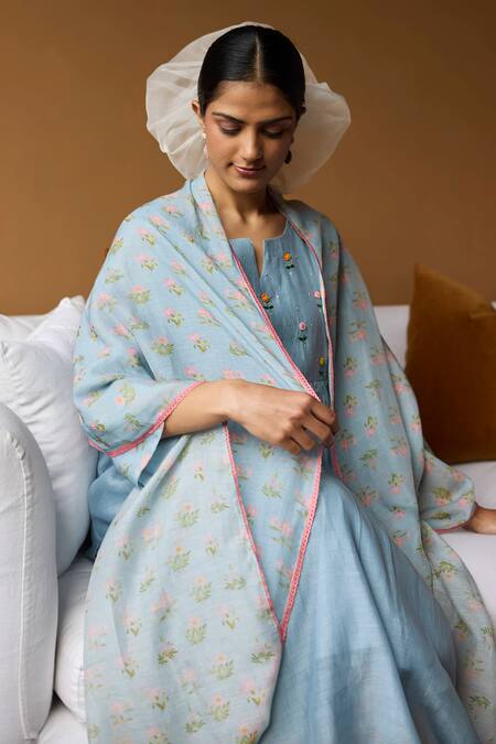 Buy_Juanita By Shubhda_Blue Chanderi Embroidery Split V-neck Floral Kurta Set_Online_at_Aza_Fashions