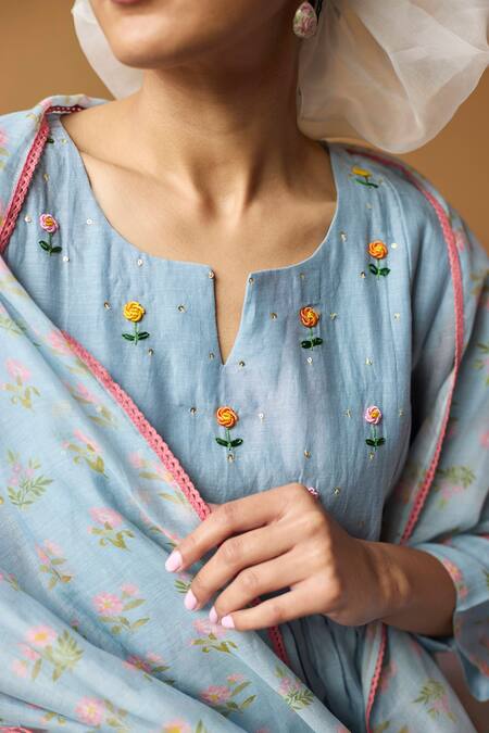 Juanita By Shubhda_Blue Chanderi Embroidery Split V-neck Floral Kurta Set_at_Aza_Fashions