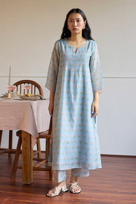 Juanita By Shubhda_Blue Chanderi Split V-neck Printed Kurta Set _Online_at_Aza_Fashions