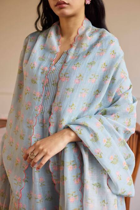 Buy_Juanita By Shubhda_Blue Chanderi Split V-neck Printed Kurta Set _Online_at_Aza_Fashions